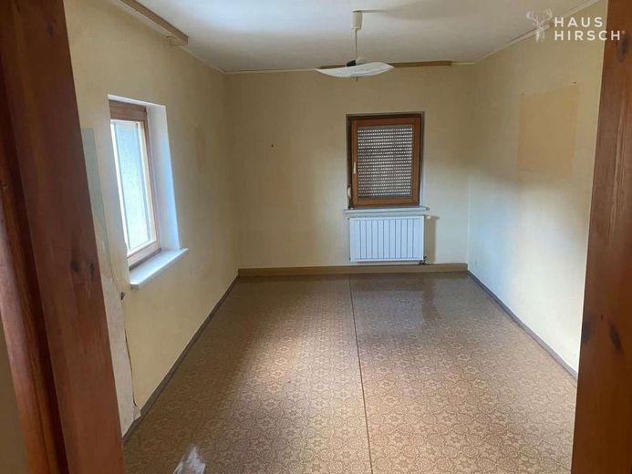 Großzügiges Einfamilienhaus mit Ausbaureserve und schönen Garten – Stube