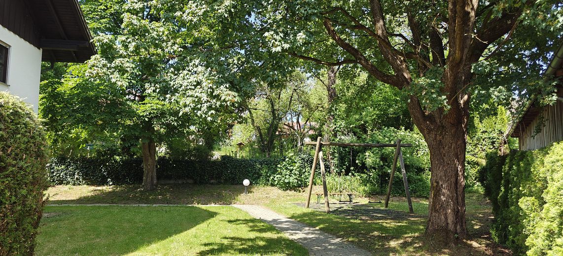 Frisch renovierte lichtdurchflutete 4-Zimmer Maisonette Wohnung mit großem Balkon und TG Stellplatz – Eingangsbereich