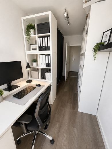 „Południowomiejski klimat nad jeziorem Maschsee”, Twoja lokalizacja determinuje Twoje życie! – Arbeitszimmer
