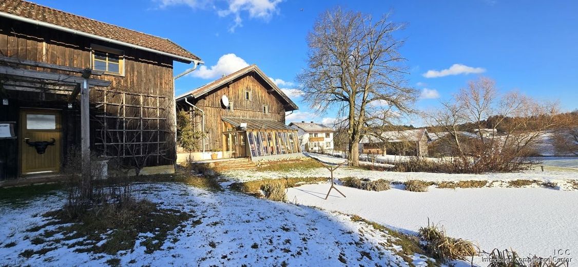 "Das Haus am See" - traumhafter Landsitz 
und Refugium eines namhaften Künstlers 
dessen Dreiseithof mit Weitblick - im Rottal – Besuch bei Johannes Hoffrohne am 4. Januar 2026
