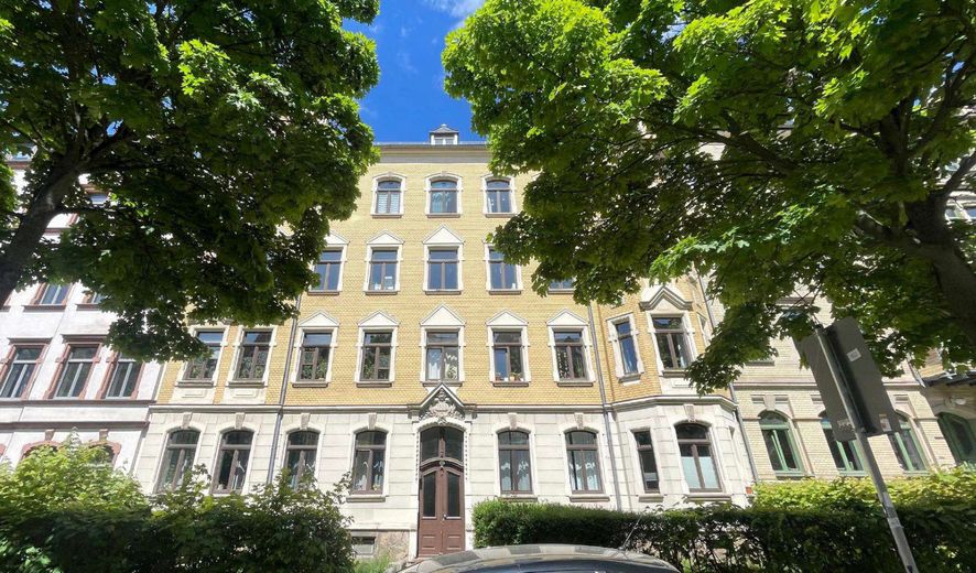 Appartamento ristrutturato di 2 locali all'ultimo piano con cucina componibile – Fassade