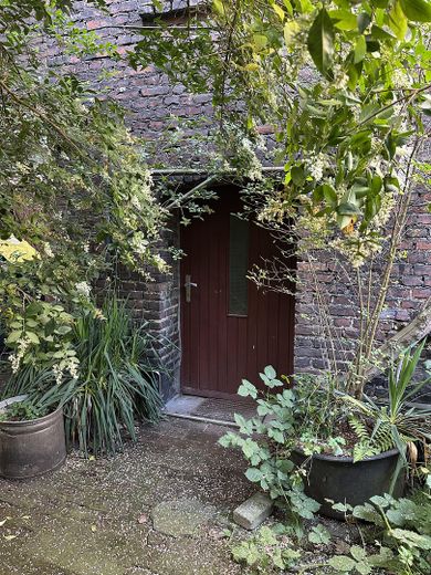 "Tradition trifft Innovation" - Vielseitig nutzbares Haus im idyllischen Backyard in Dortmund – Zugang zur Mietfläche