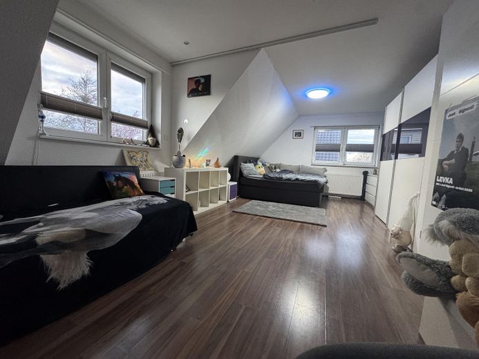 modernisiertes Ein-/Zweifamilienhaus mit Feldblick - PROVISIONSFREI – Zimmer 1 OG