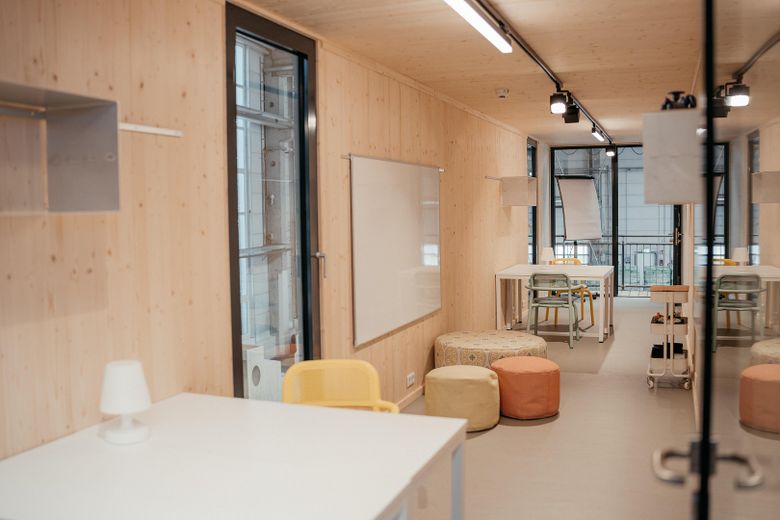 Uffici in container marittimi ristrutturati a Hallig Hanken – Büro 30qm