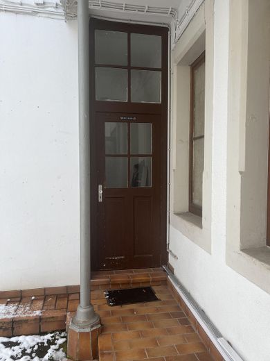 Schöne Maisonettewohnung =  Haus im Haus / gewerblich geeignet als Mitarbeiter-Unterkunft – Haustür hofseitig EG