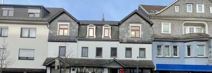 Edificio residenziale-commerciale modernizzato Wissen 306 m² di superficie residenziale-commerciale, canone 36.000 EUR, moltiplicatore 8, rendimento 11%