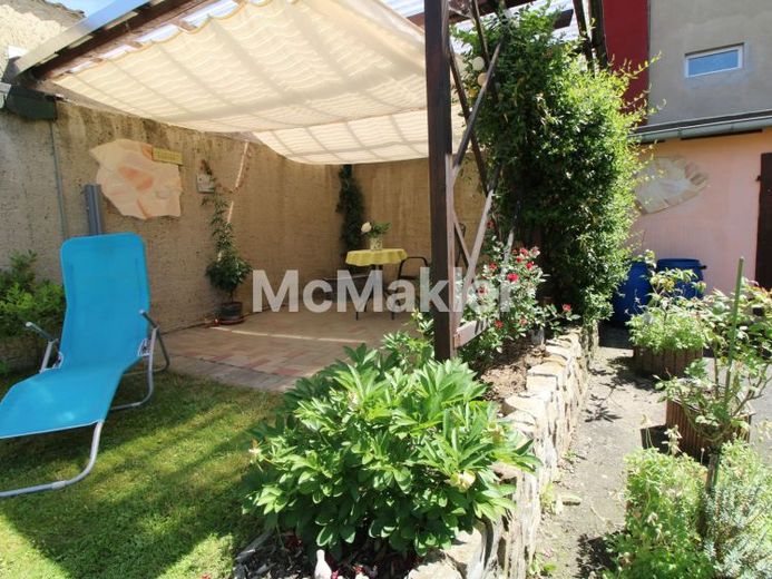 Prezzo su richiesta: affascinante casa unifamiliare con fonte di reddito aggiuntiva grazie all’unità commerciale – Foto 1