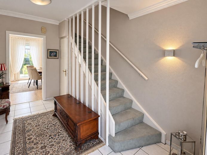 4-room terraced house with garden and garage in Diepholz – commission-free – Diele und Treppe