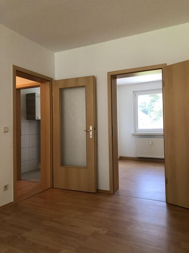 Verfügbarkeit ab 15.09.2026 – Charmante, teilmöblierte 2-Zimmer-Wohnung mit Westbalkon – Blick Wz.-/Essz.,Schlafz.,Bad