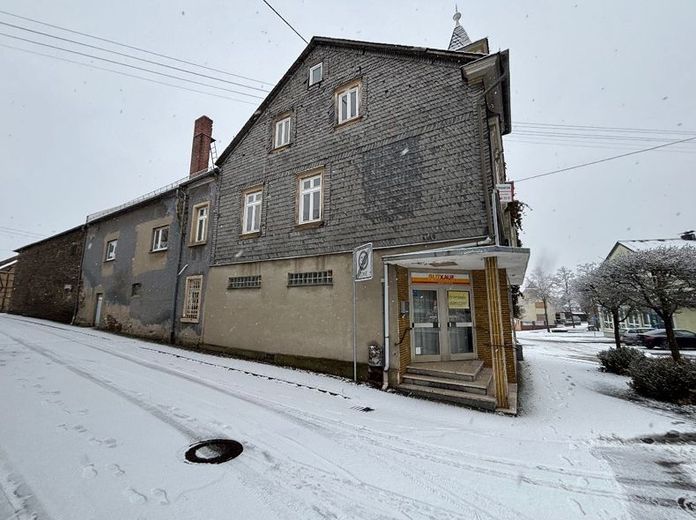 Großes Teilrenoviertes Haus mit vielen Möglichkeiten – Haus Seitenansicht