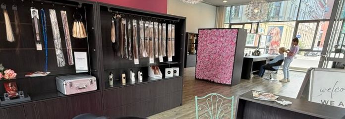Светлое коммерческое помещение с большим торговым залом в отличном городском расположении!
