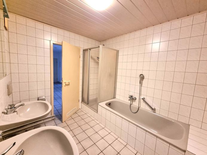 Wohnen am Rathaus - Großzügige Eigentumswohnung im Herzen von Haßloch – Bad - Ist-Stand