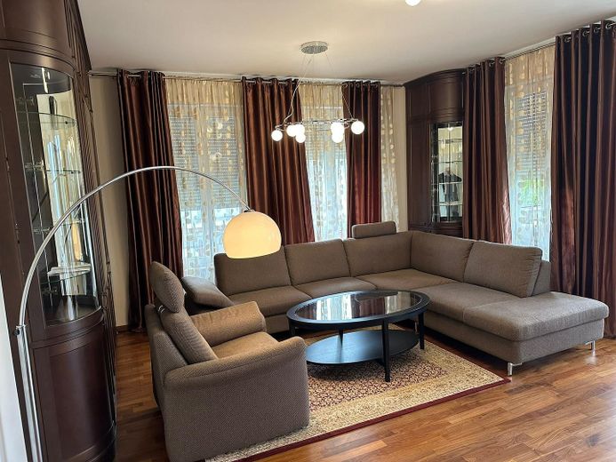 4 Zimmer Wohnung in einer Stadtvilla in Schmargendorf, Fußbodenheizung, Terrasse, 2 TG Stellplätze – Wohnzimmer