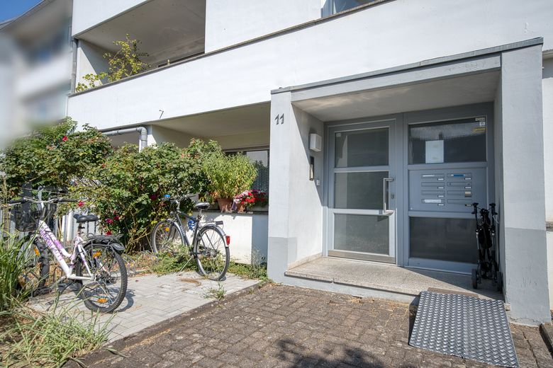 Uitstekend bereikbaar & stabiel verhuurd – belegging in Bonn-Duisdorf – Hauseingang