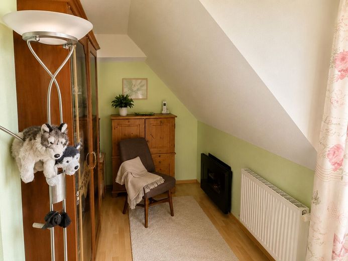 PROVISIONSFREI | 182 m² Familienhaus mit separatem Wohnbereich in ruhiger Sackgasse – Ankleidebereich Schlafzimmer 1 OG