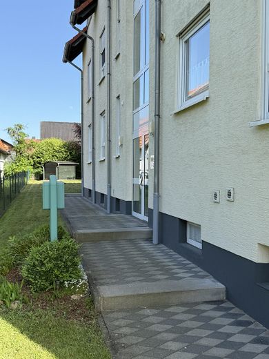 Helle 3-Zimmer-Erdgeschosswohnung mit Terrasse – Eingang