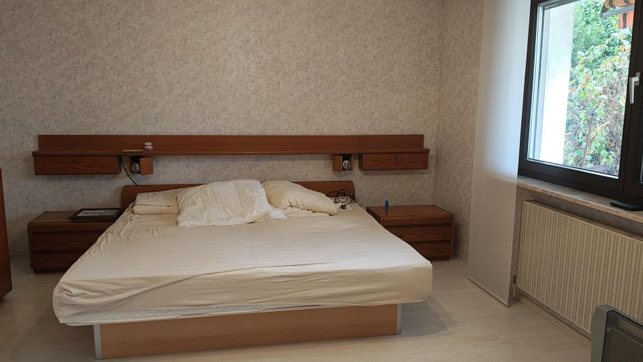 Freistehendes Einfamilienhaus mit Garage und Garten – sofort bezugsfrei in Trebur-Geinsheim – Schlafzimmer