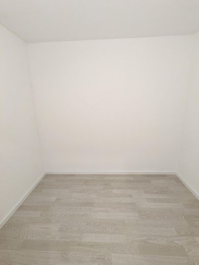 Hemen taşının: Yeşilliğe uzanan rüya gibi geniş manzaralı yenilenmiş 2,5 odalı daire – Abstellraum