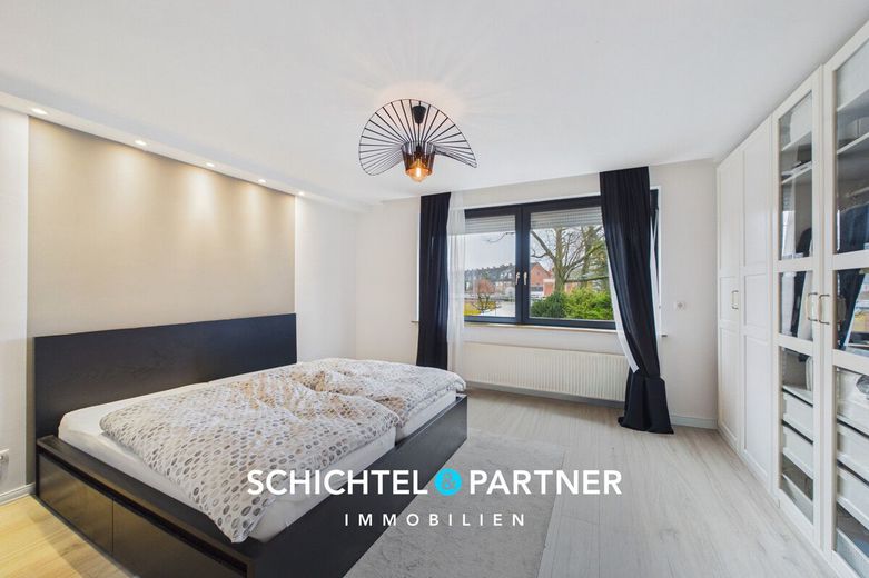 Osterholz | Bezugsfrei: Familienhaus mit liebevollem Garten und Garage – S&amp;P | Schlafzimmer