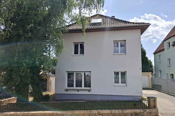 Freistehende Stadtvilla mit Gestaltungspotential auf großem Erbpachtgrundstück