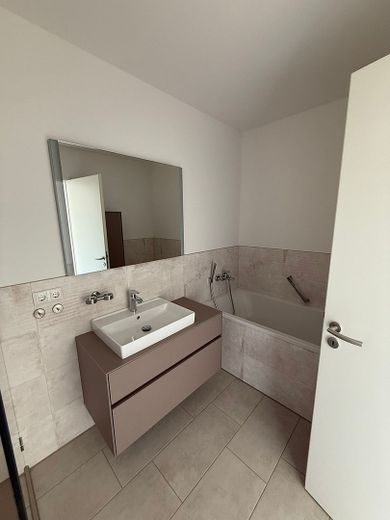 Wonen in het groen en toch dicht bij Dresden – hoogwaardige 3-kamerwoning met terras. – Foto 10