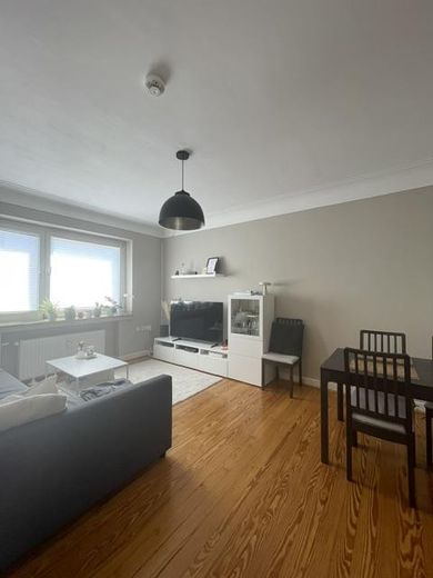 Sehr schöne 3-Zimmerwohnung mit Balkon in Eller! Bad mit Tageslichtfenster – Wohnzimmer