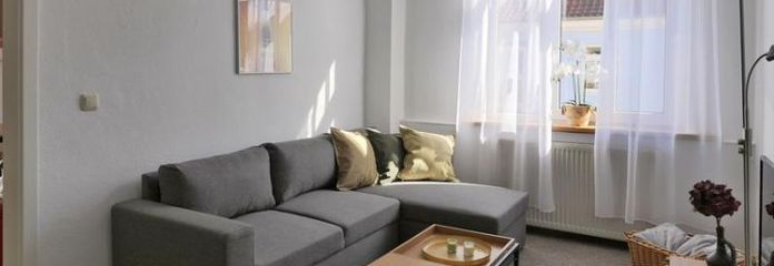 (EF0721_M) Arnstadt: Arnstadt, neu renovierte möblierte Wohnung, Garten am Haus, WLAN und PKW-Stellplatz inkl.