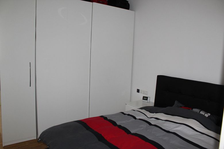 SENZA PROVVIGIONE! Moderno loft di 73 m² a Stoccarda-Nord con balcone + posto auto interrato – Schlafzimmer