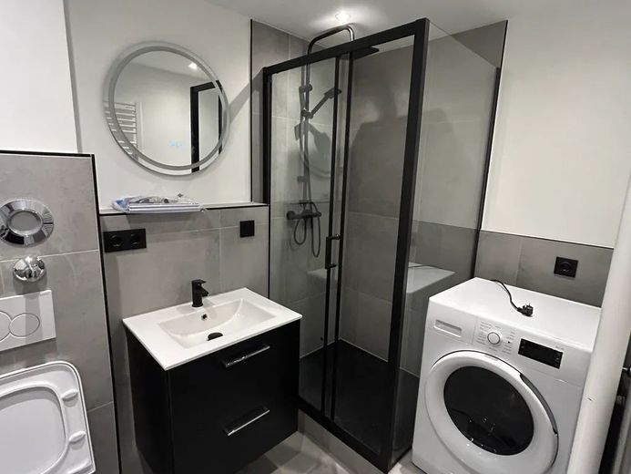 Komfortables WG-Zimmer in angenehmer Wohnatmosphäre I München | Waldschulstraße 54 – Badezimmer