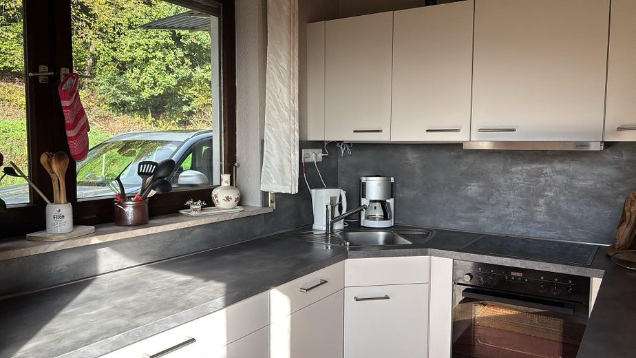 Casa unifamiliare situata in posizione tranquilla ai margini del bosco con vista su BID-Wallau – Küche