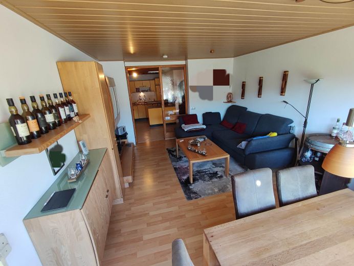 Sunny, well-maintained 3.5-room ground-floor apartment 90m² + approx. 20m² terrace – Photo 2