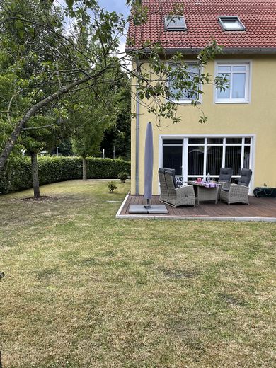 Aussen- Terrasse hinten