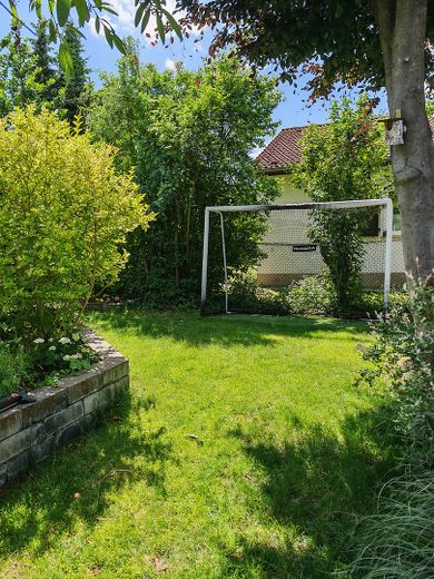 Helles Architektenhaus- Split-Level-Wohnen, Wintergarten und großzügiger Garten – Foto 16