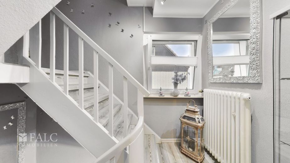 Luft, Licht und Lage - Ihr neues Zuhause – Treppenhaus