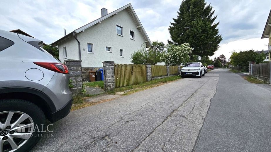 Einfamilienhaus mit viel Potenzial und großzügigem Außenbereich – Außenansicht