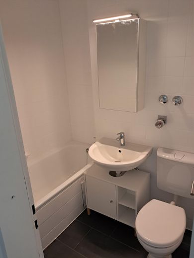 Erstbezug nach Renovierung: Vollmöblierte 1 Zimmer Wohnung - Erlangen Paul-Gossen-Str. – Bad