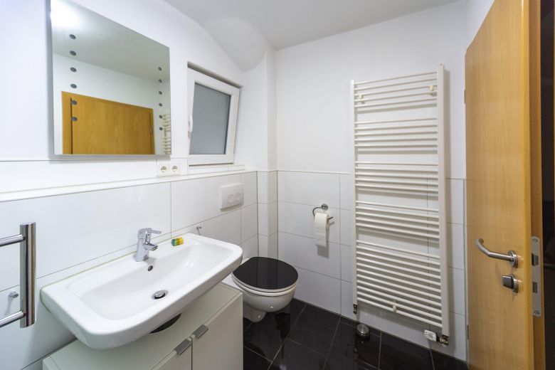 TOP renovierte 3-Zimmer-Wohnung in Bosch-Nähe – Badezimmer