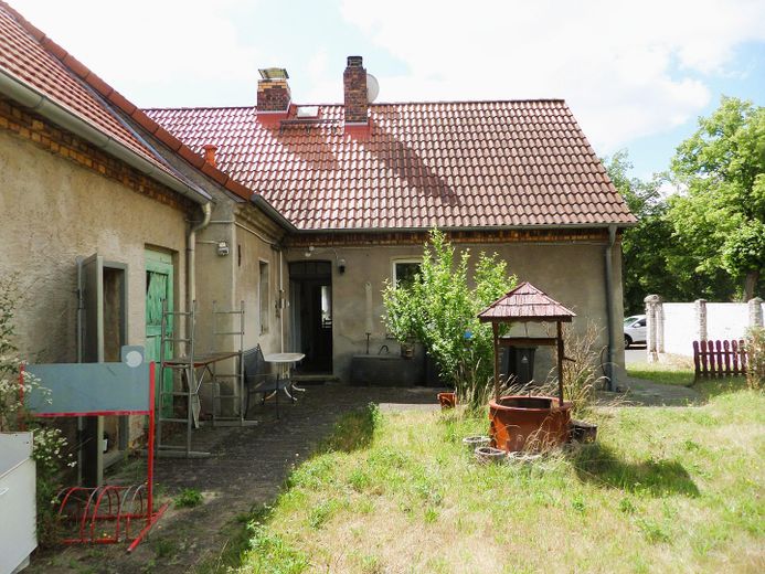 Klinker, Garten, Werkstattglück: Ein Zuhause für Nestbauer und Macher – Rückansicht Haus + NG