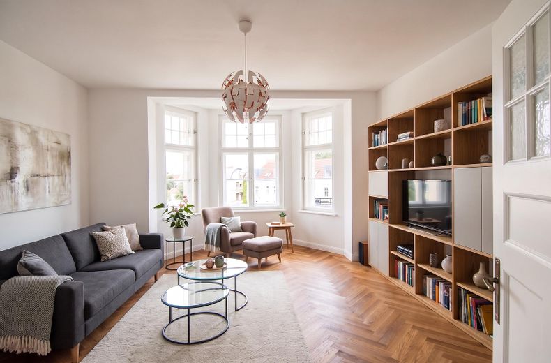 Vivienda moderna con apariencia histórica - Piso en propiedad completamente renovado - directamente del propietario – Raum 2 - virtuell möbliert