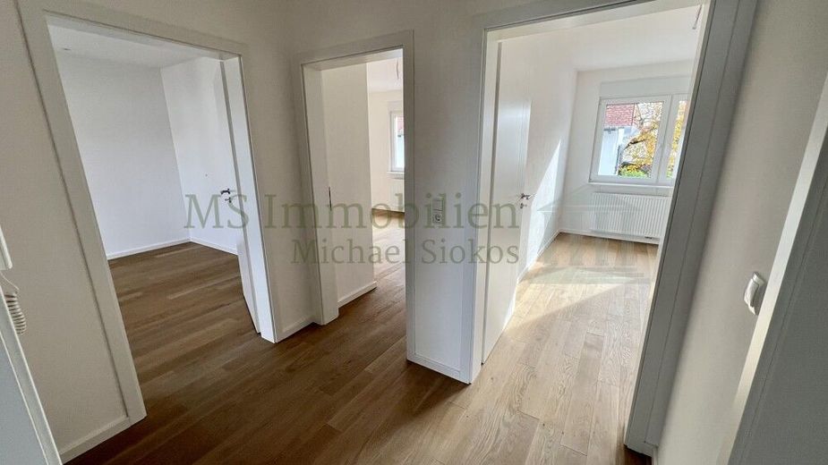 ** Charmantes Einfamilienhaus in zentraler Lage in Lampertheim - viel Platz für die ganze Familie ** – OG Flur 2 Ansicht 1