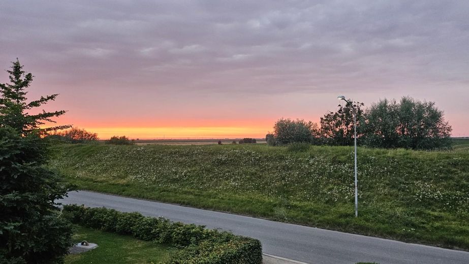 Da privato: casa storica modernizzata con tetto di paglia in posizione idilliaca – Blick auf die Elbe vom OG