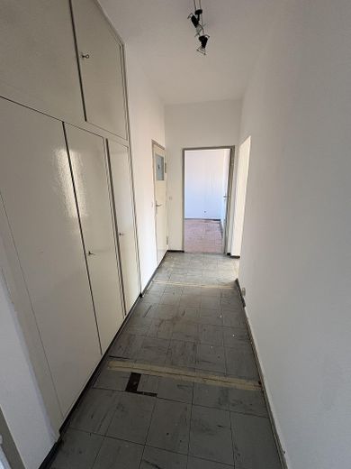 Ruhige 2-Zi.-Wohnung mit Balkon und Garten in Lichterfelde – sanierungsbedürftig – Flur