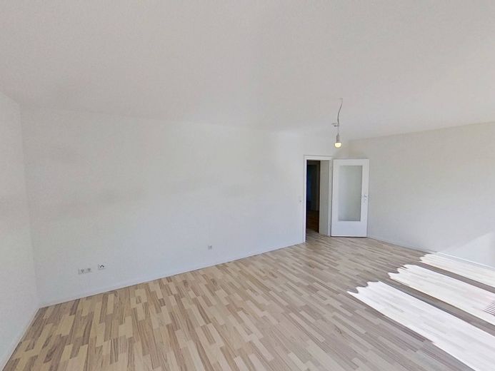 Helle 3-Zi.-Whg. mit BALKON in ruhiger Wohnlage – Ansicht III: Wohn- und Esszim…