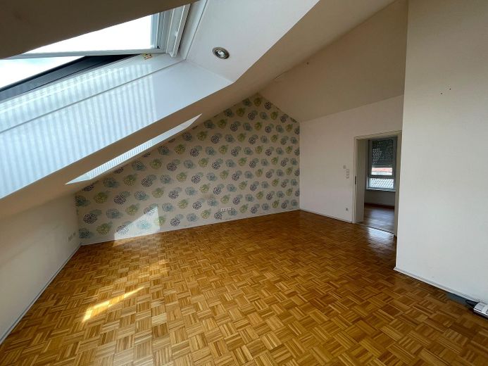 Witamy w miejscu, które tworzy przestrzeń dla Państwa przyszłości! – Großes Zimmer DG