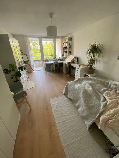 Wohnzimmer (möbliert)