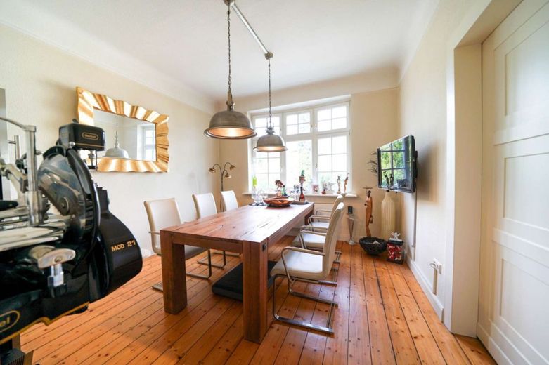 Altbau-Eleganz: Vielseitig nutzbar &amp; modernisiert - Stadtvilla in Bestlage von Bergisch-Neukirchen! – Bild 7