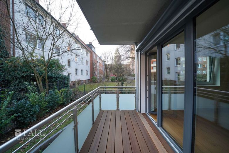 Energieeffizienter Neubau mit 3 Wohneinheiten und Business-Suite – WHG1-Balkon 1