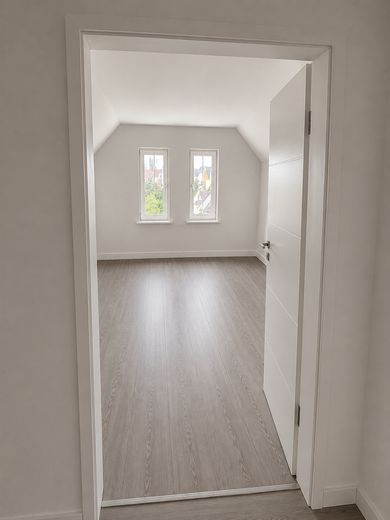 Gemütliche 3-Zimmer-Wohnung (100m²) mit Wohnküche und tollem Ausblick – Wohn-/WG Zimmer (visualisiert)