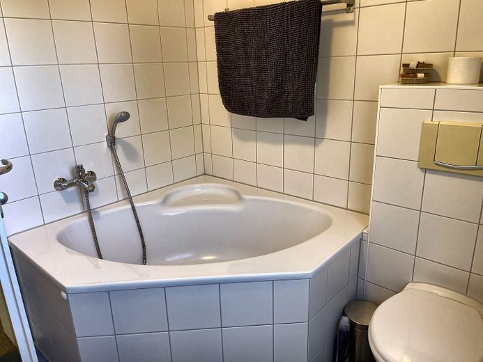 DHH-Juwel 90 qm mit Ostsee-Blick und Naturstrand – Vollbad oben