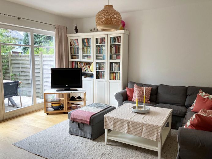 Professionally renovated mid-terrace house in an attractive location in Lilienthal-Butendiek – Wohnzimmer - EG